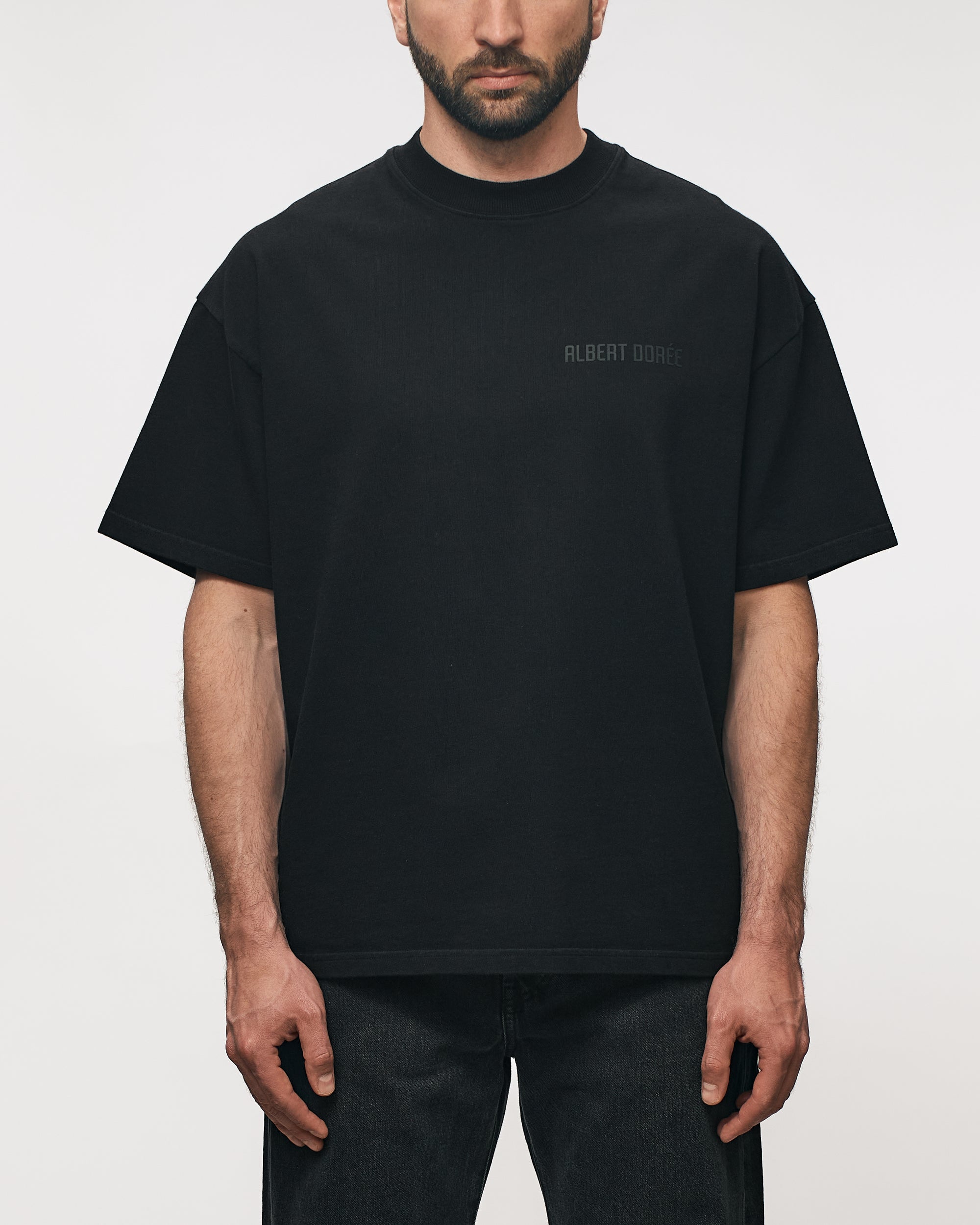 Model is 178cm and 78kg wearing size M