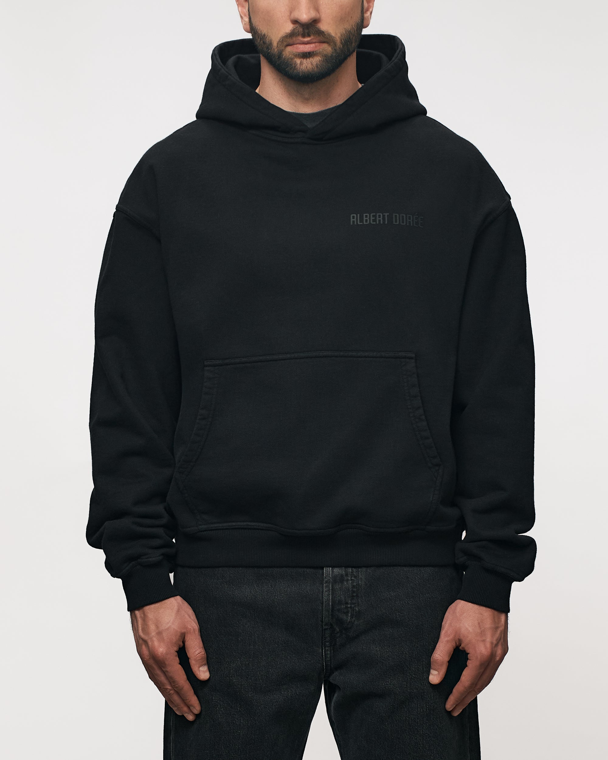 Model is 178cm and 78kg wearing size M
