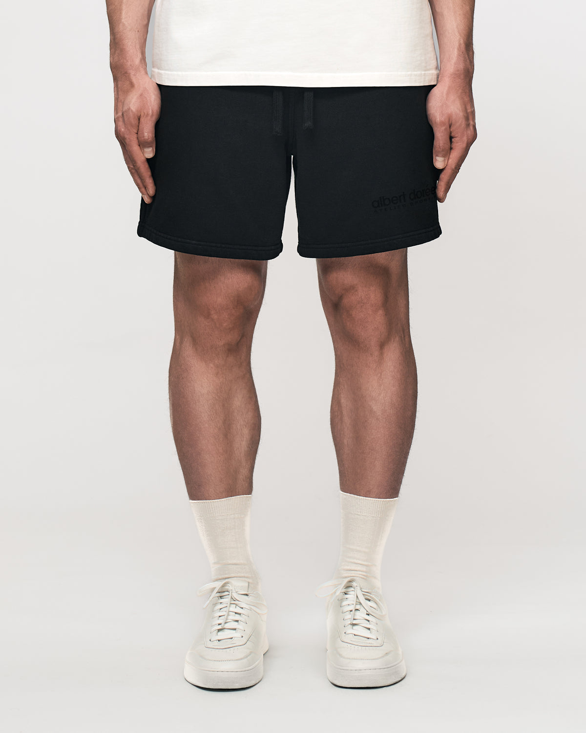 Model is 178cm and 78kg wearing size M
