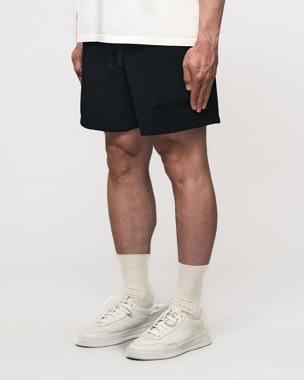 Model is 178cm and 78kg wearing size M